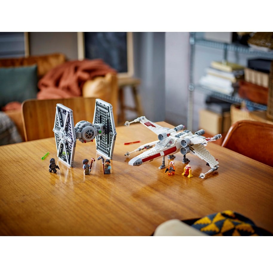 LEGO Star Wars 75393 TIE Fighter and X Wing Mash up 8