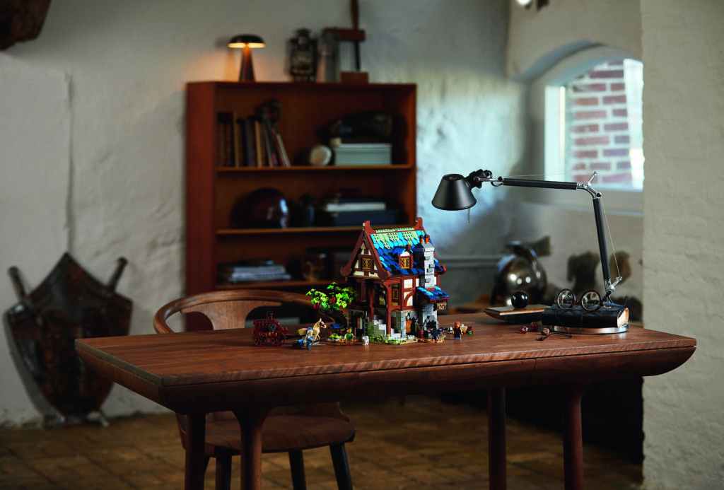 21325 Medieval Blacksmith Lifestyle 1