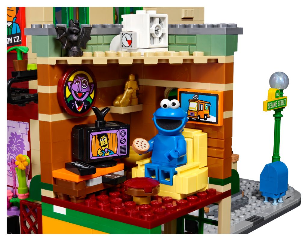 LEGO Ideas 21324 Sesame Street 9