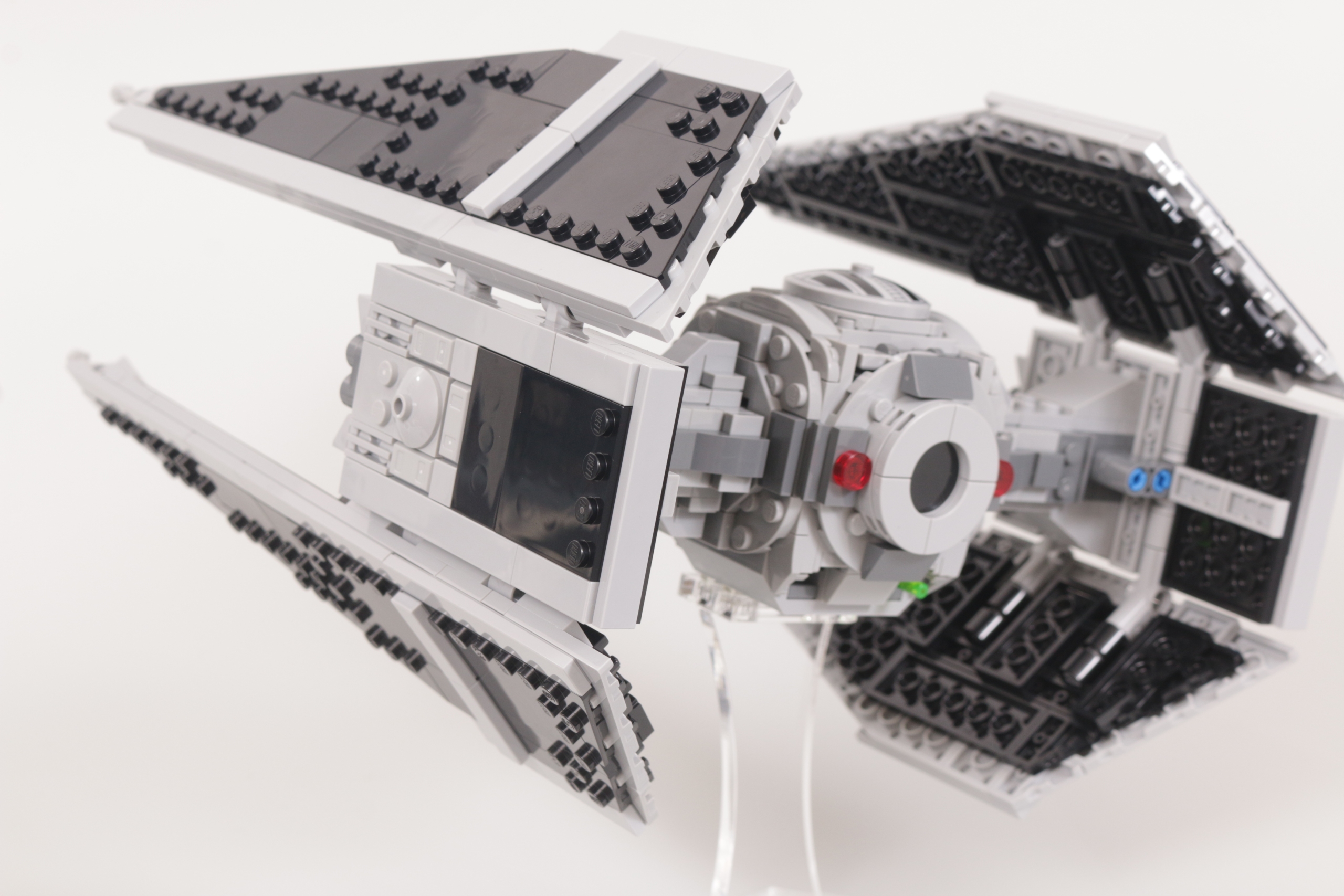 LEGO Star Wars 75348 Mandalorian Fang Fighter vs. TIE Interceptor review 16 scaled