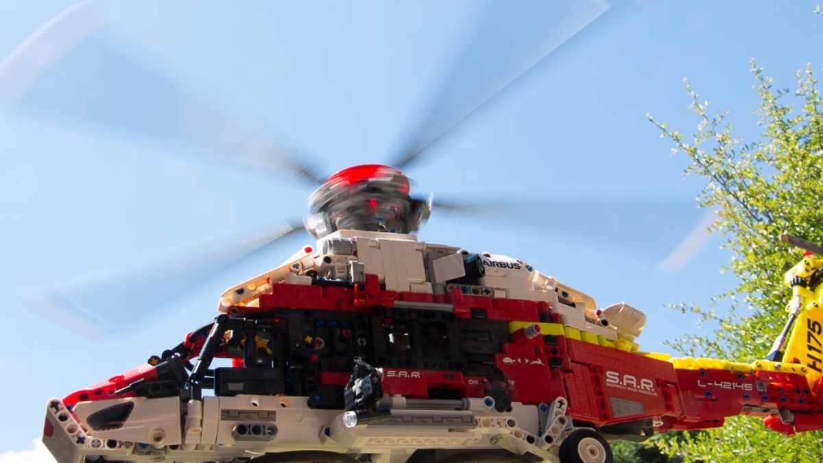LEGO Technic 42145 Airbus H175 Rescue Helicopter review