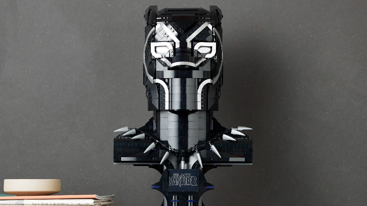 LEGO Marvel 76215 Black Panther is unnecessarily big according to first reviews