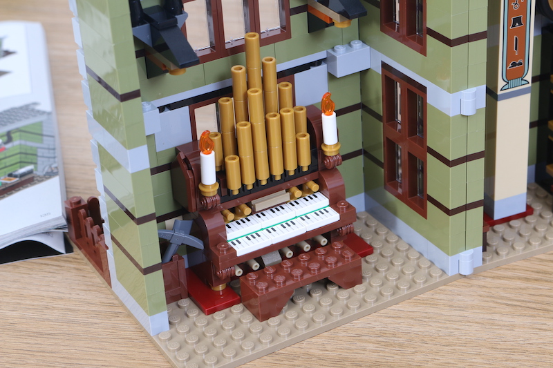 LEGO Fairground Collection 10273 Haunted House review 7